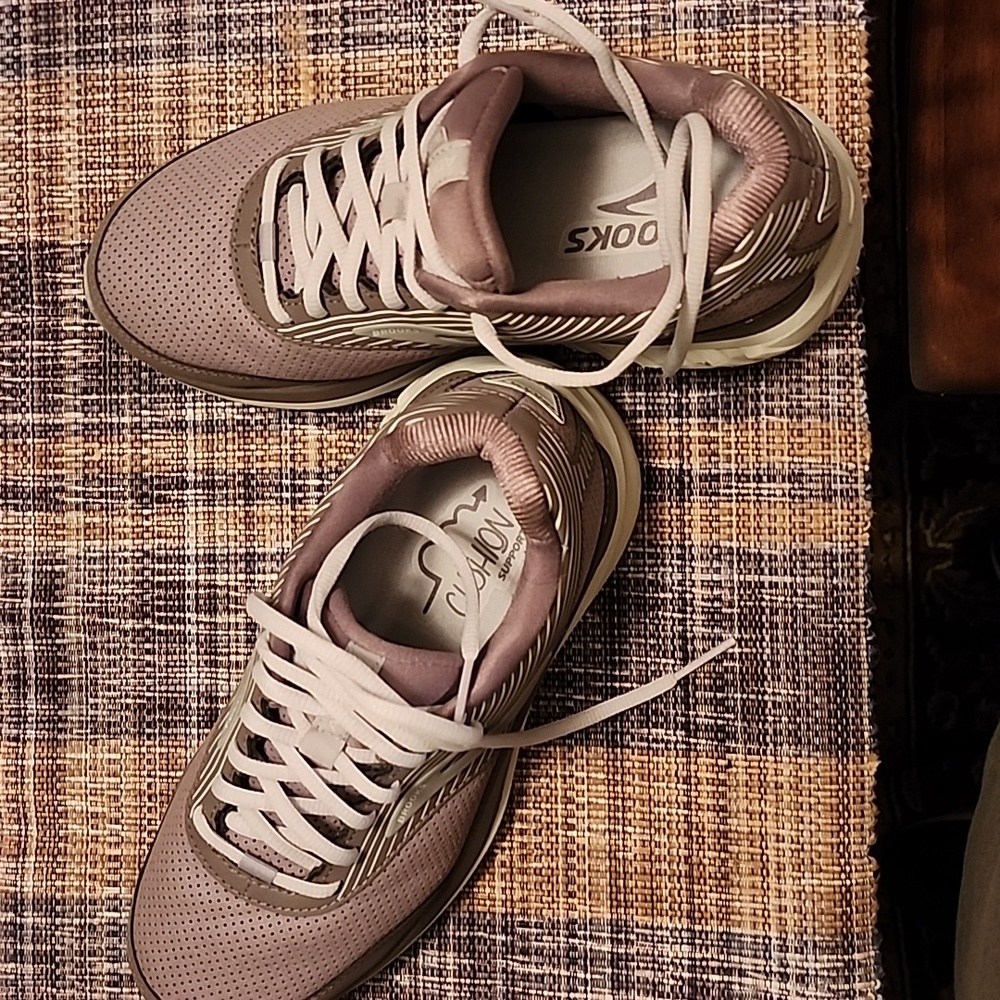 Brooks Extra Wide Suede Womens Addiction Walker shoes